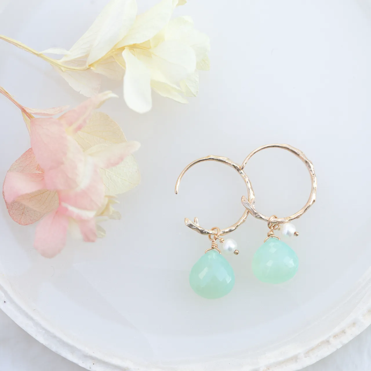 小枝のフープピアス