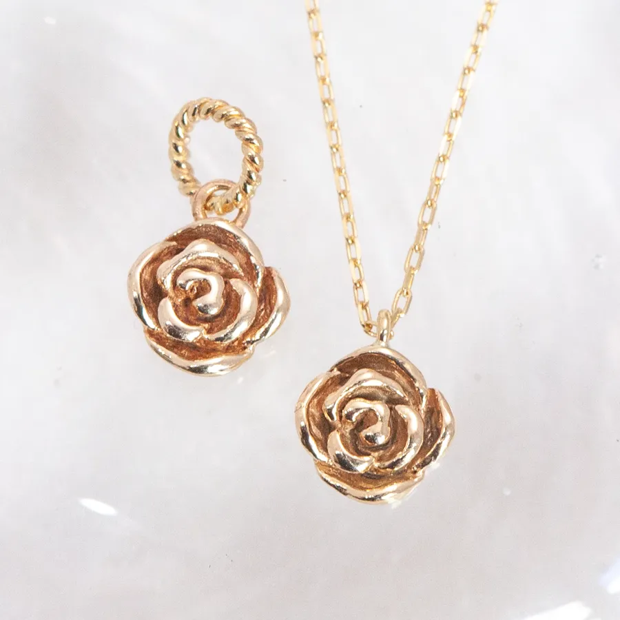 薔薇のネックレス